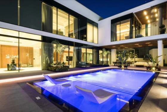 R8 Villa